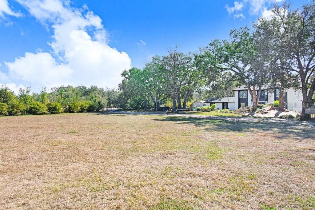 合同活跃: $1,149,900 (5.77 acres)
