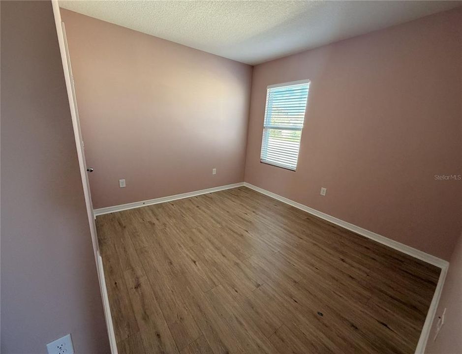 Activo con contrato: $2,450 (4 camas, 2 baños, 1830 Pies cuadrados)