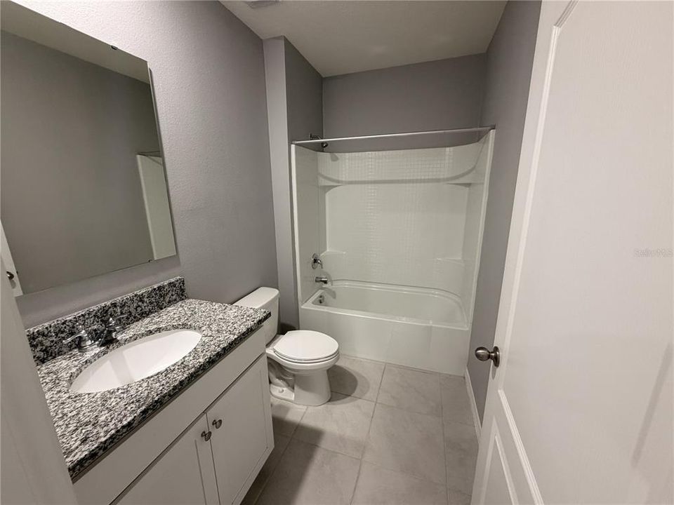 Activo con contrato: $2,450 (4 camas, 2 baños, 1830 Pies cuadrados)