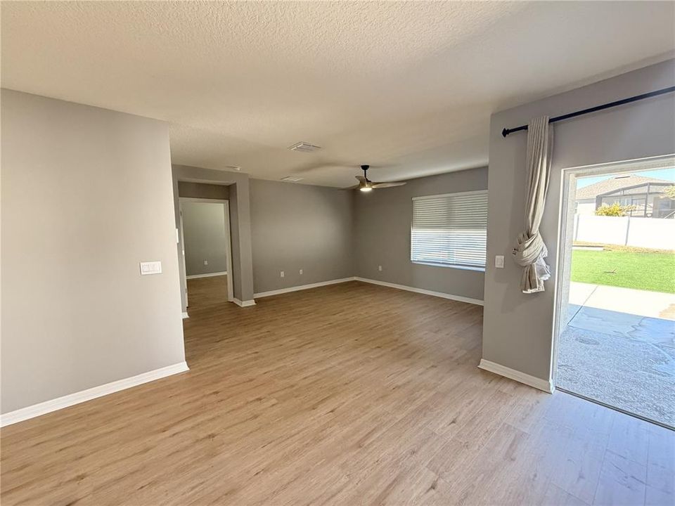 Activo con contrato: $2,450 (4 camas, 2 baños, 1830 Pies cuadrados)