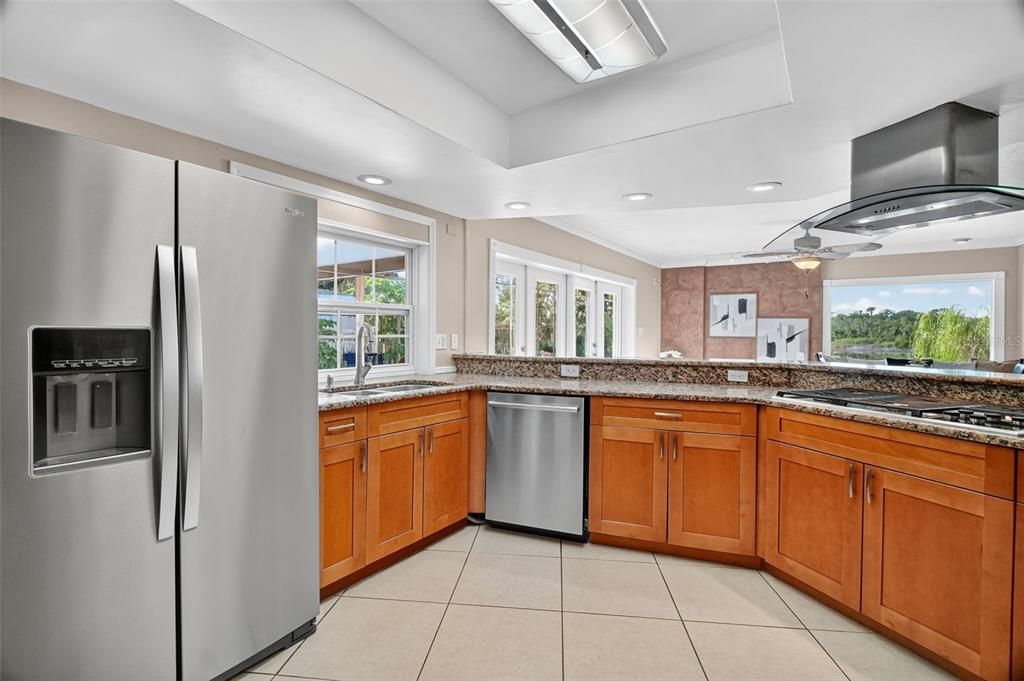 En Venta: $725,000 (4 camas, 2 baños, 3000 Pies cuadrados)