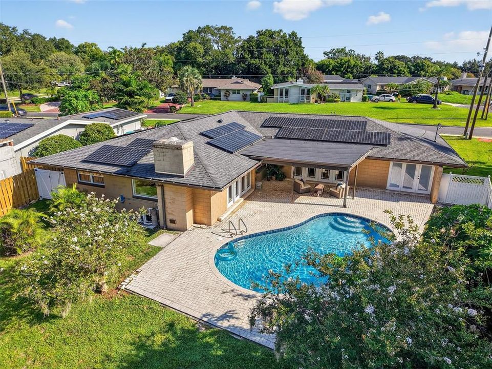 En Venta: $725,000 (4 camas, 2 baños, 3000 Pies cuadrados)