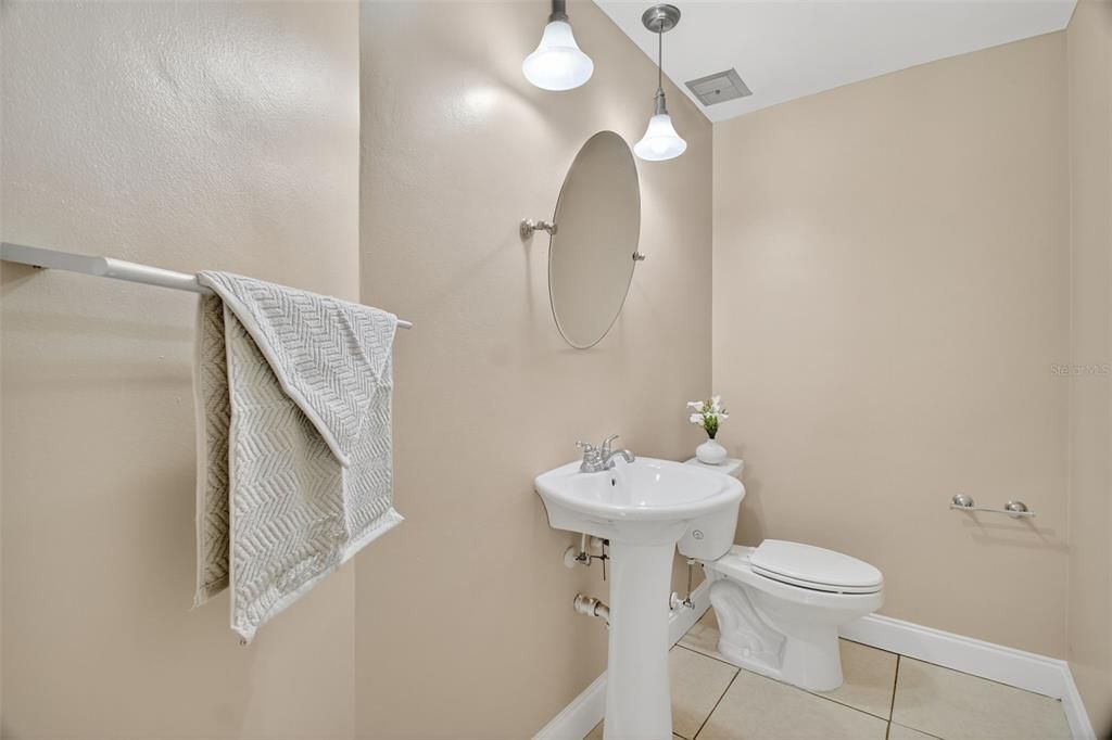 En Venta: $725,000 (4 camas, 2 baños, 3000 Pies cuadrados)
