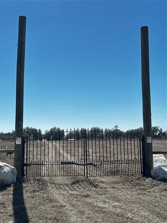 En Venta: $425,000 (10.04 acres)