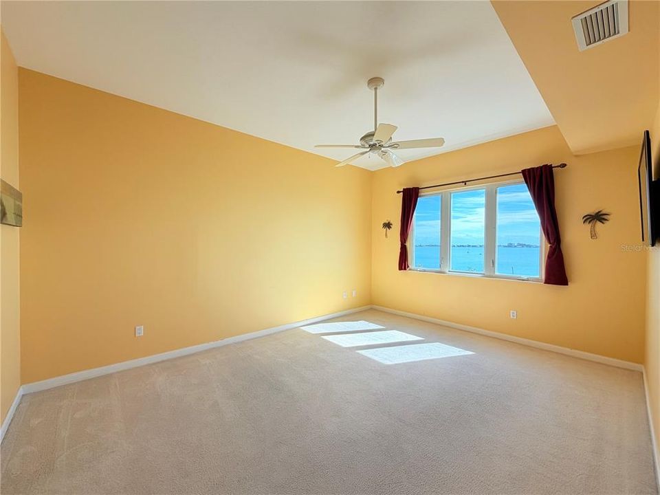 For Sale: $607,000 (2 beds, 2 baths, 1989 Square Feet)