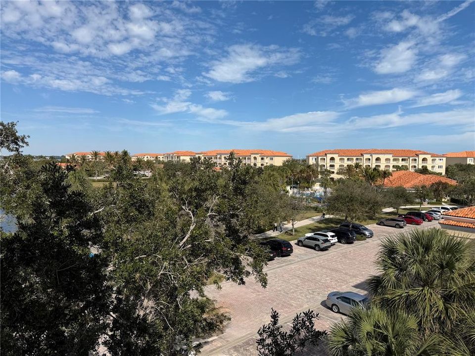 For Sale: $607,000 (2 beds, 2 baths, 1989 Square Feet)
