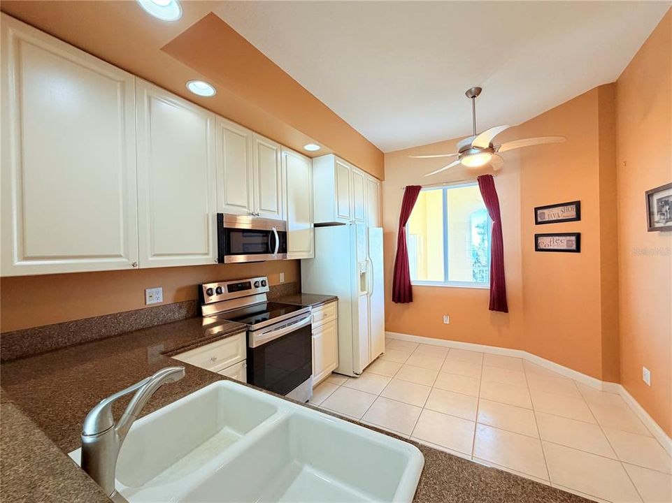 For Sale: $607,000 (2 beds, 2 baths, 1989 Square Feet)