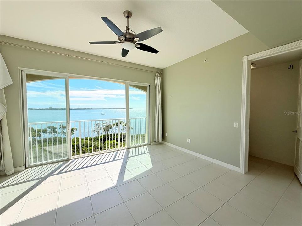 For Sale: $607,000 (2 beds, 2 baths, 1989 Square Feet)