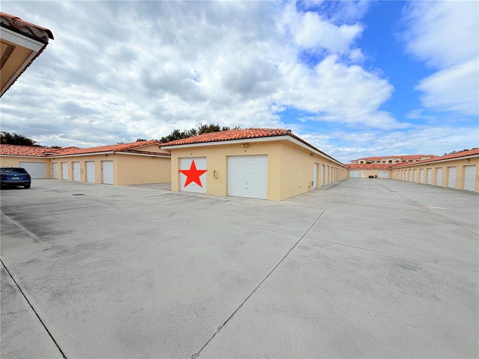 For Sale: $607,000 (2 beds, 2 baths, 1989 Square Feet)