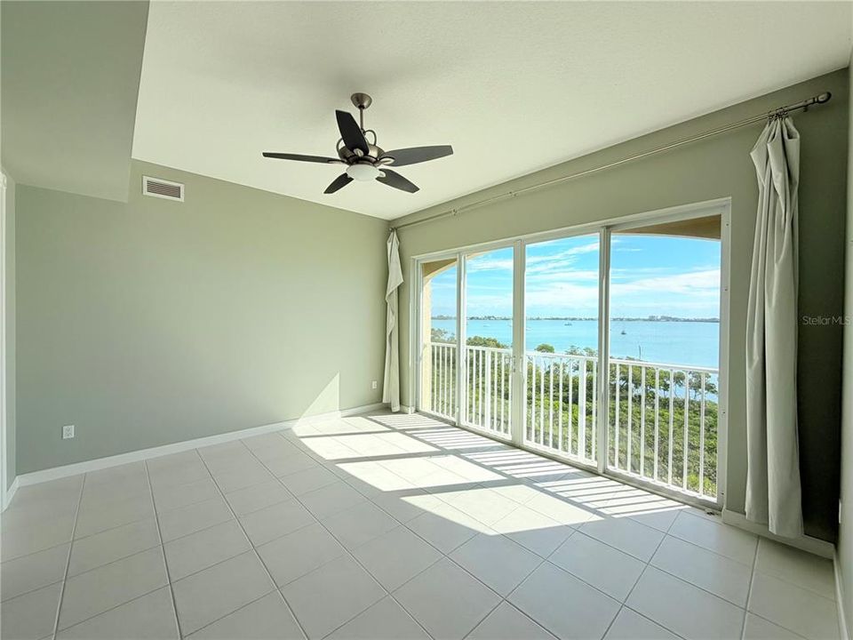 For Sale: $607,000 (2 beds, 2 baths, 1989 Square Feet)