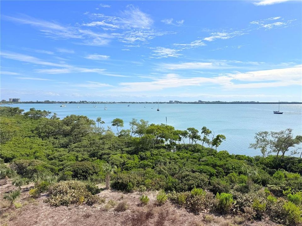 For Sale: $607,000 (2 beds, 2 baths, 1989 Square Feet)
