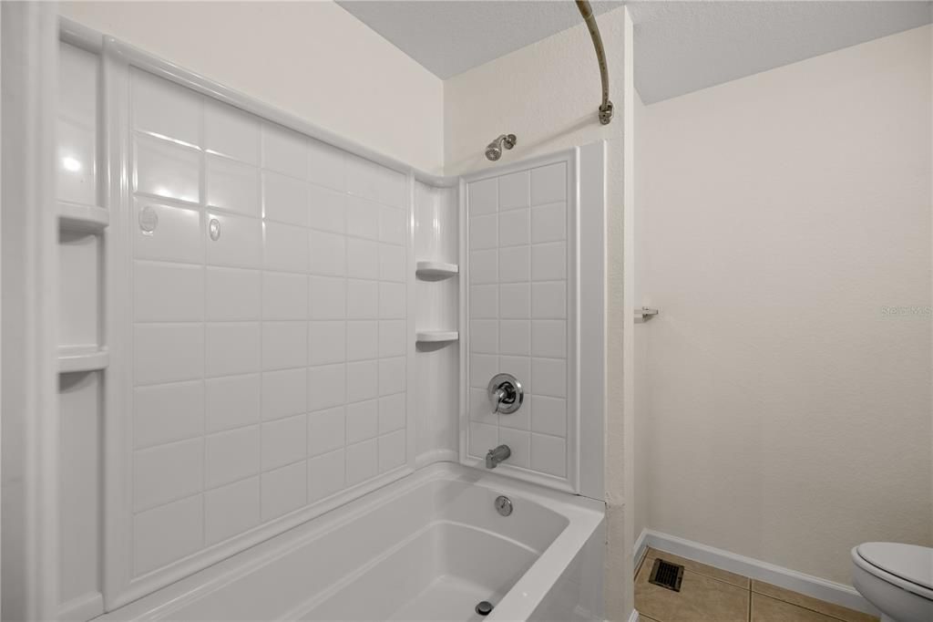 For Sale: $186,500 (2 beds, 2 baths, 1134 Square Feet)