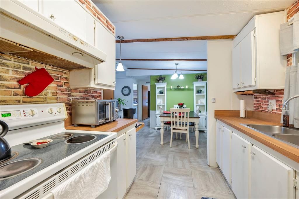 На продажу: $175,000 (3 спален, 2 ванн, 1032 Квадратных фут)