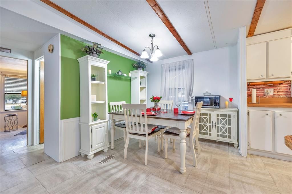 На продажу: $175,000 (3 спален, 2 ванн, 1032 Квадратных фут)