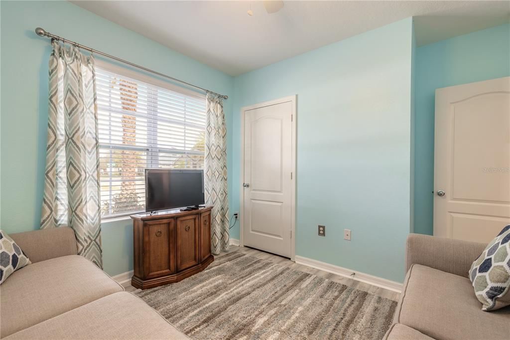 Activo con contrato: $379,000 (4 camas, 2 baños, 1850 Pies cuadrados)