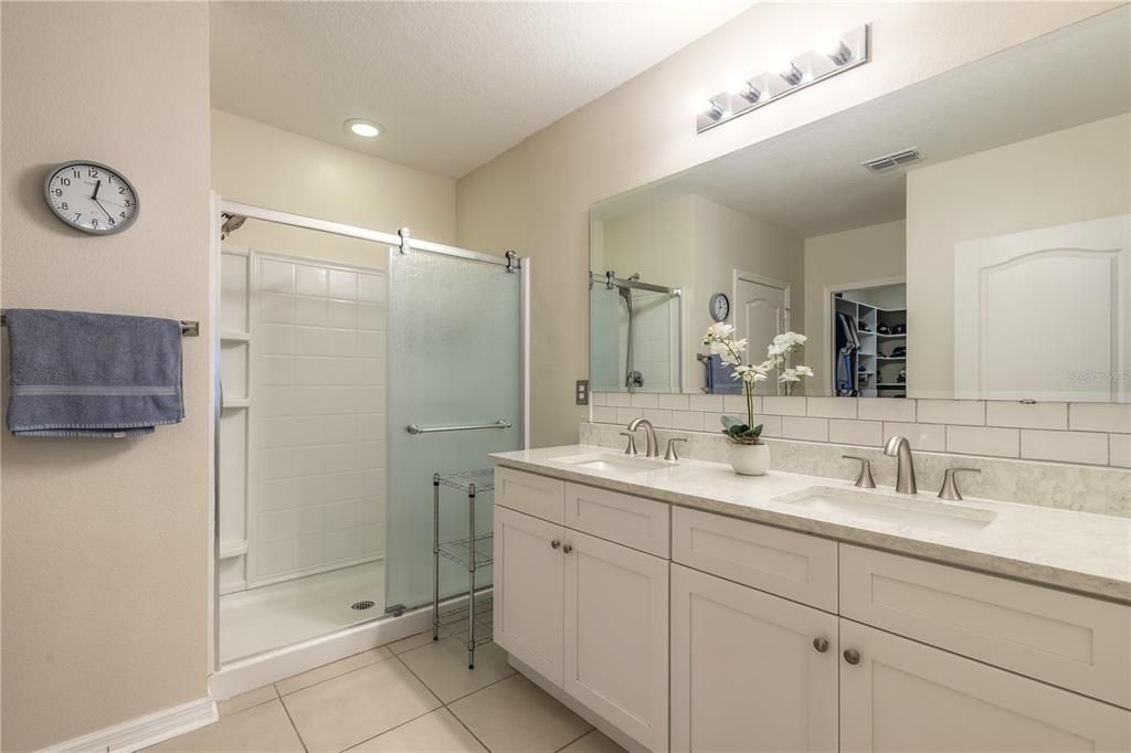 Activo con contrato: $379,000 (4 camas, 2 baños, 1850 Pies cuadrados)