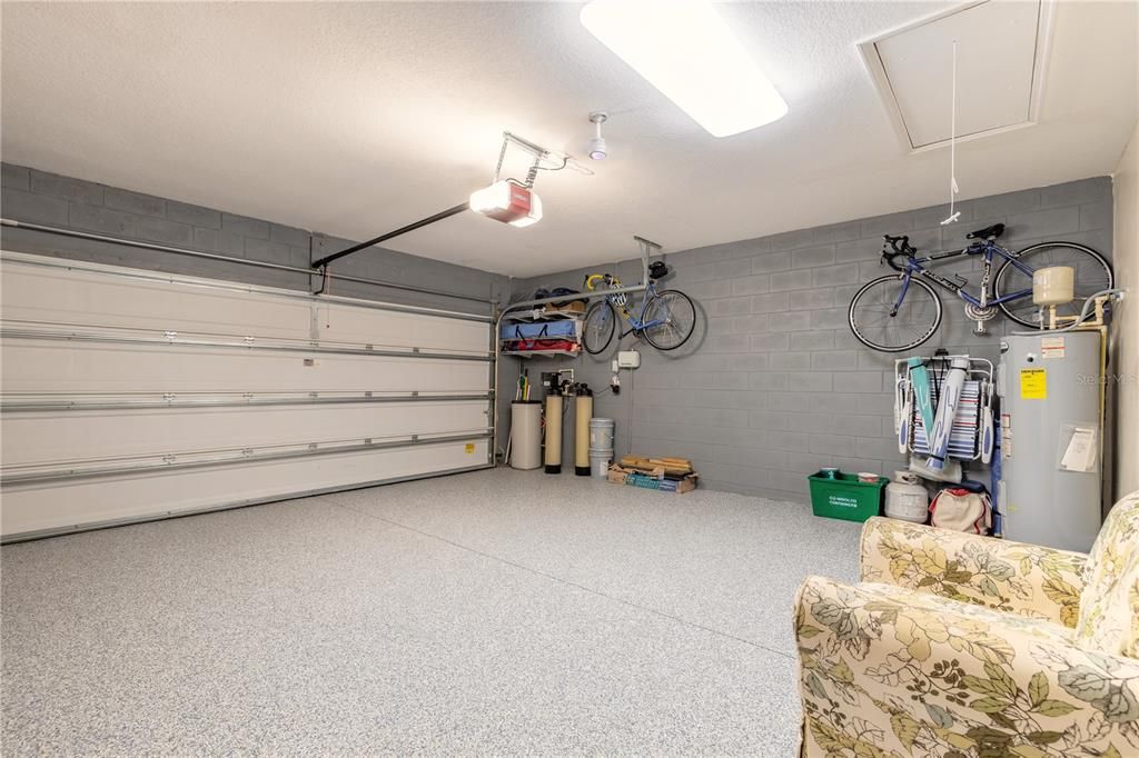 Activo con contrato: $379,000 (4 camas, 2 baños, 1850 Pies cuadrados)
