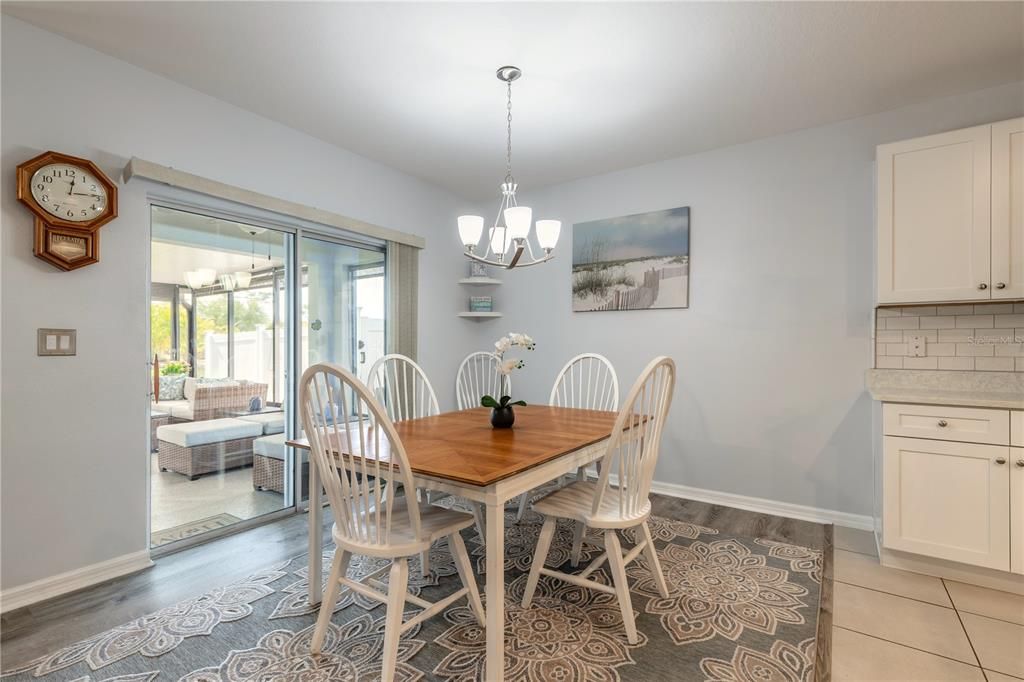 Activo con contrato: $379,000 (4 camas, 2 baños, 1850 Pies cuadrados)