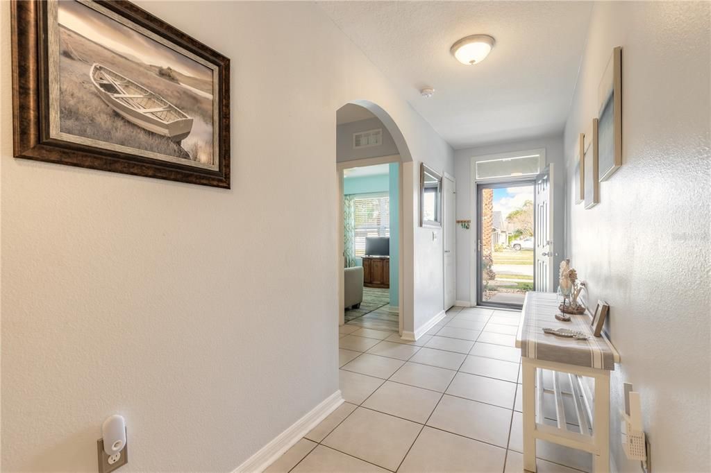 Activo con contrato: $379,000 (4 camas, 2 baños, 1850 Pies cuadrados)