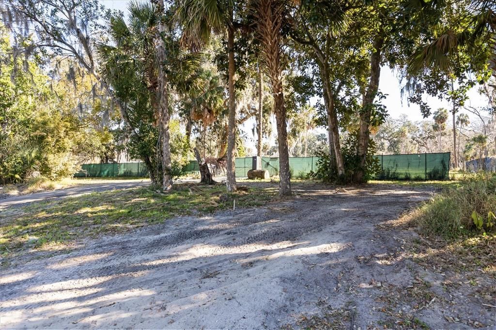 En Venta: $899,000 (2.85 acres)
