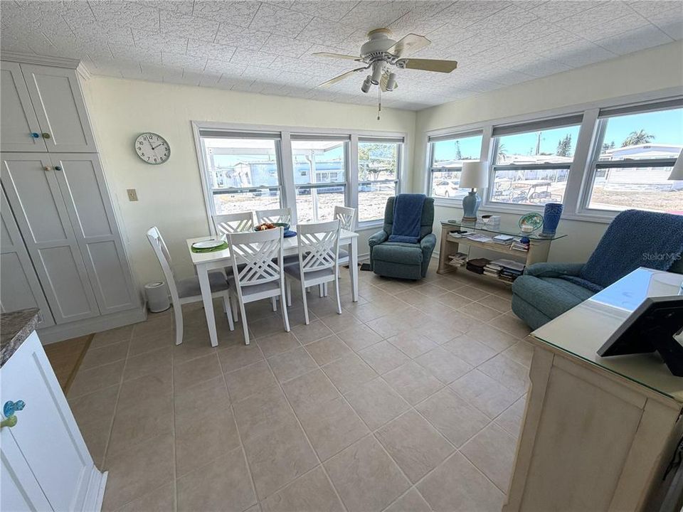 En Venta: $157,000 (2 camas, 1 baños, 924 Pies cuadrados)
