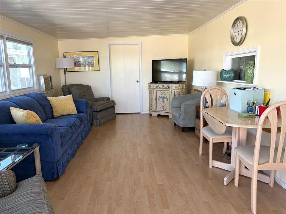 En Venta: $157,000 (2 camas, 1 baños, 924 Pies cuadrados)