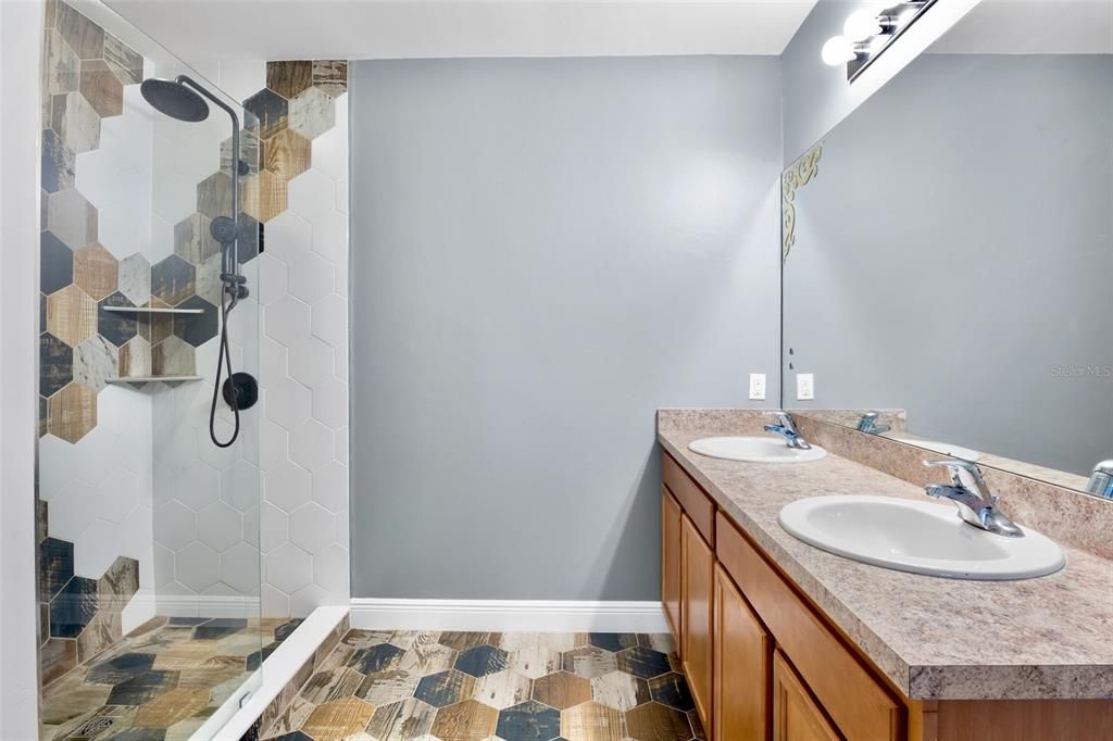 Active With Contract: $369,000 (3 beds, 2 baths, 1690 Square Feet)