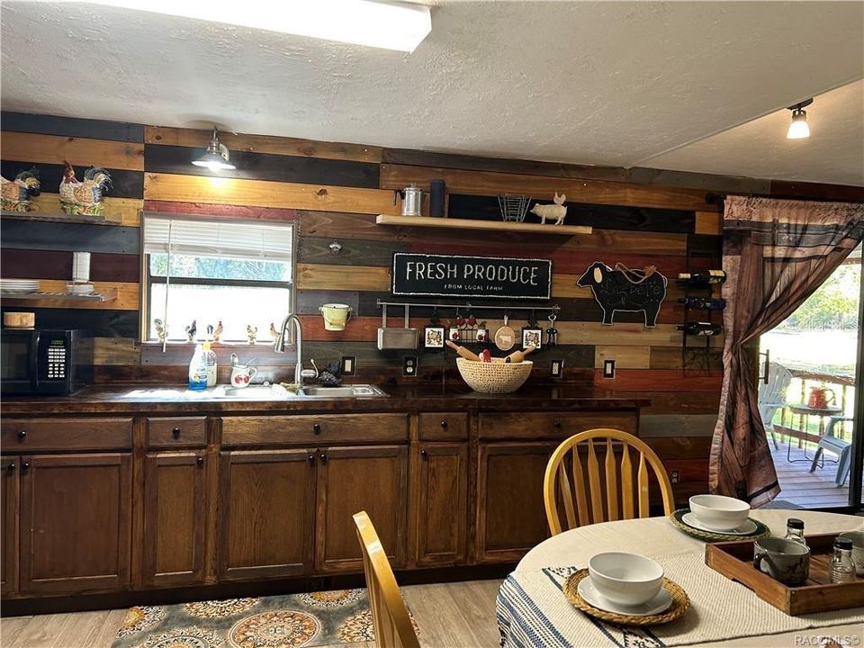 Под контрактом: $225,000 (3 спален, 2 ванн, 1456 Квадратных фут)