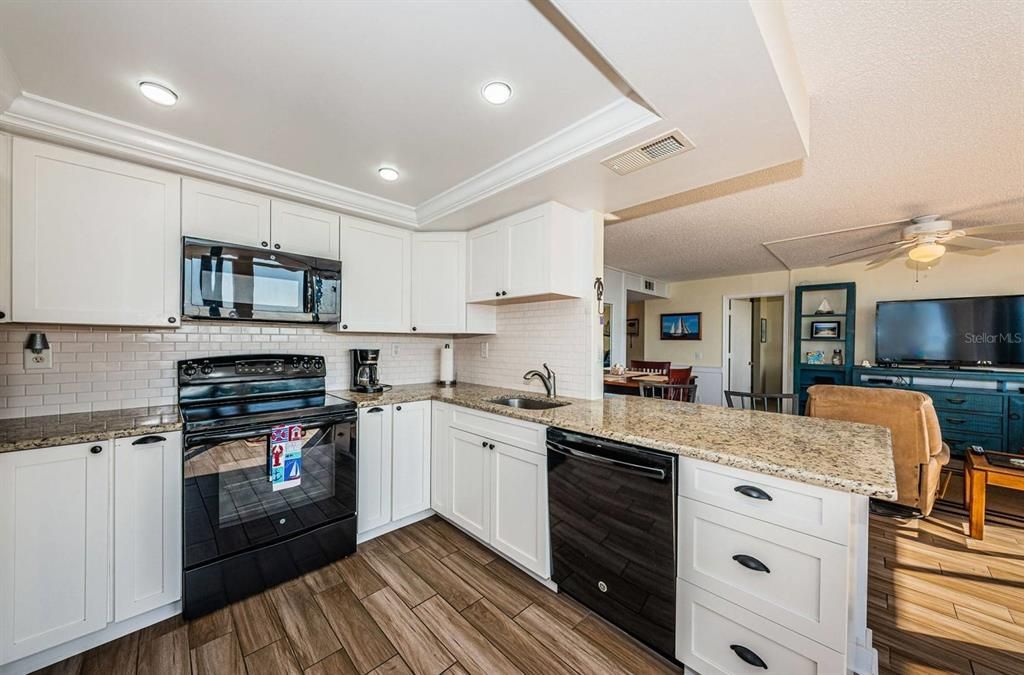 В аренду: $7,000 (2 спален, 2 ванн, 1050 Квадратных фут)
