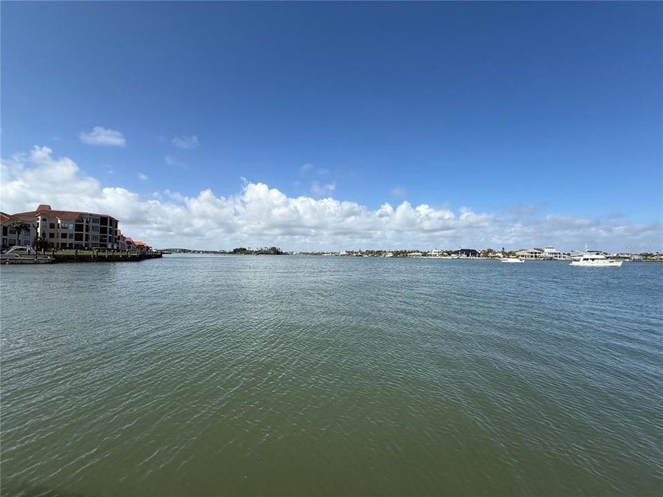 На продажу: $6,500,000 (0.65 acres)