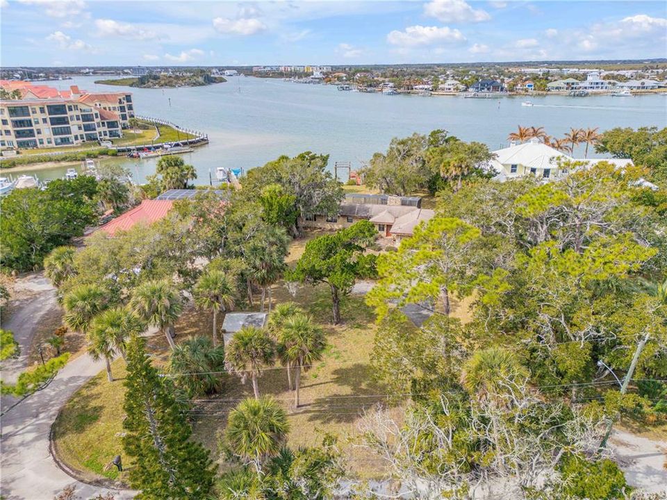 На продажу: $6,500,000 (0.65 acres)