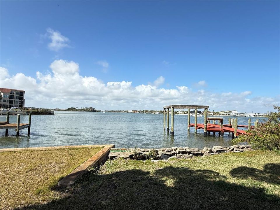 На продажу: $6,500,000 (0.65 acres)