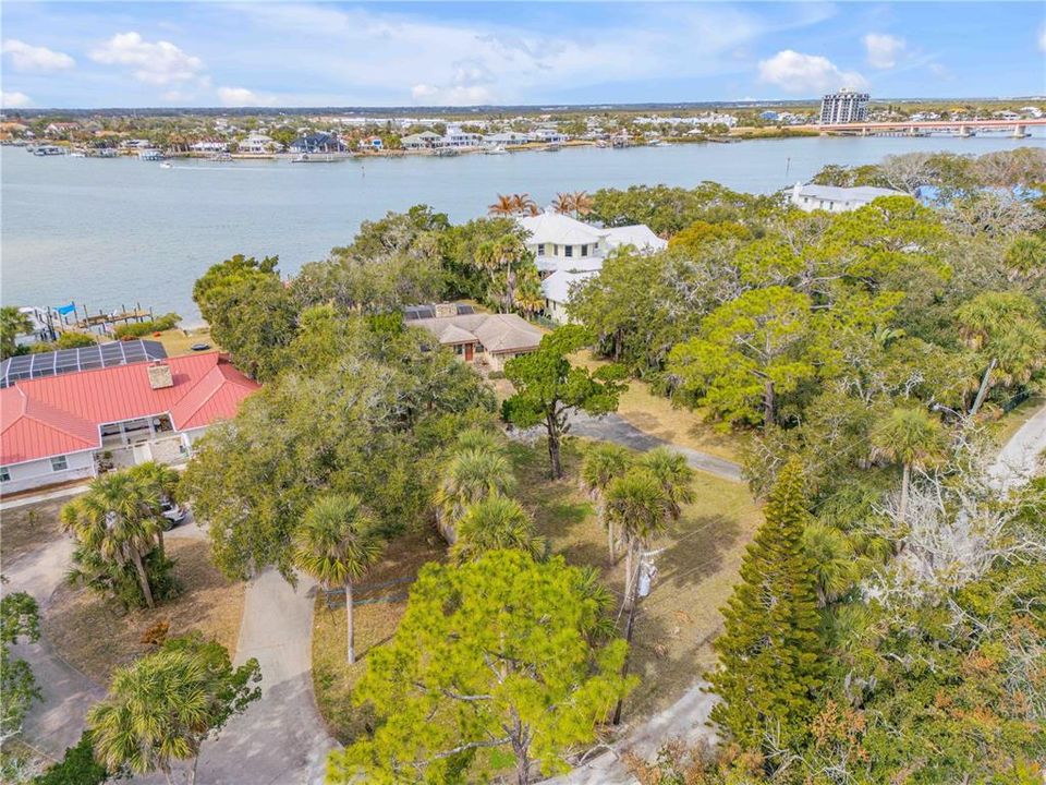 На продажу: $6,500,000 (0.65 acres)
