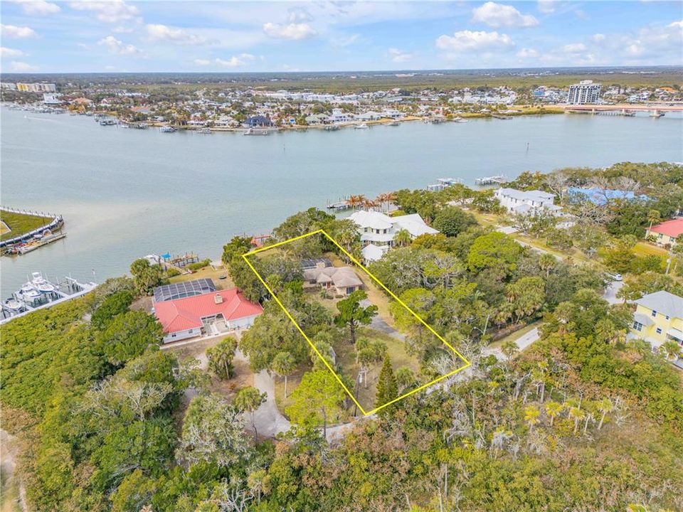 На продажу: $6,500,000 (0.65 acres)