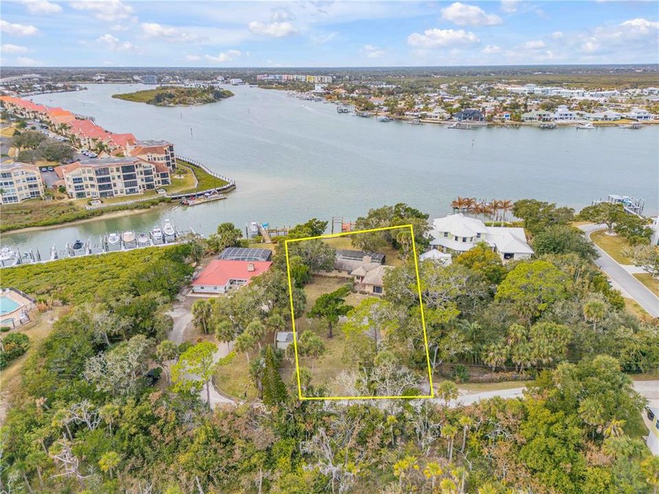 На продажу: $6,500,000 (0.65 acres)