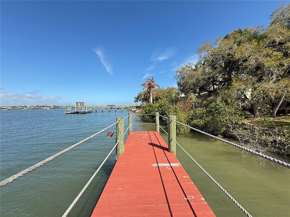 На продажу: $6,500,000 (0.65 acres)