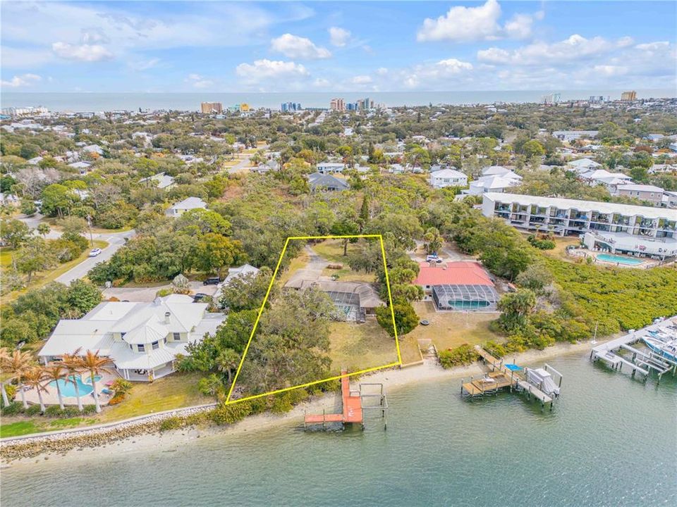 На продажу: $6,500,000 (0.65 acres)