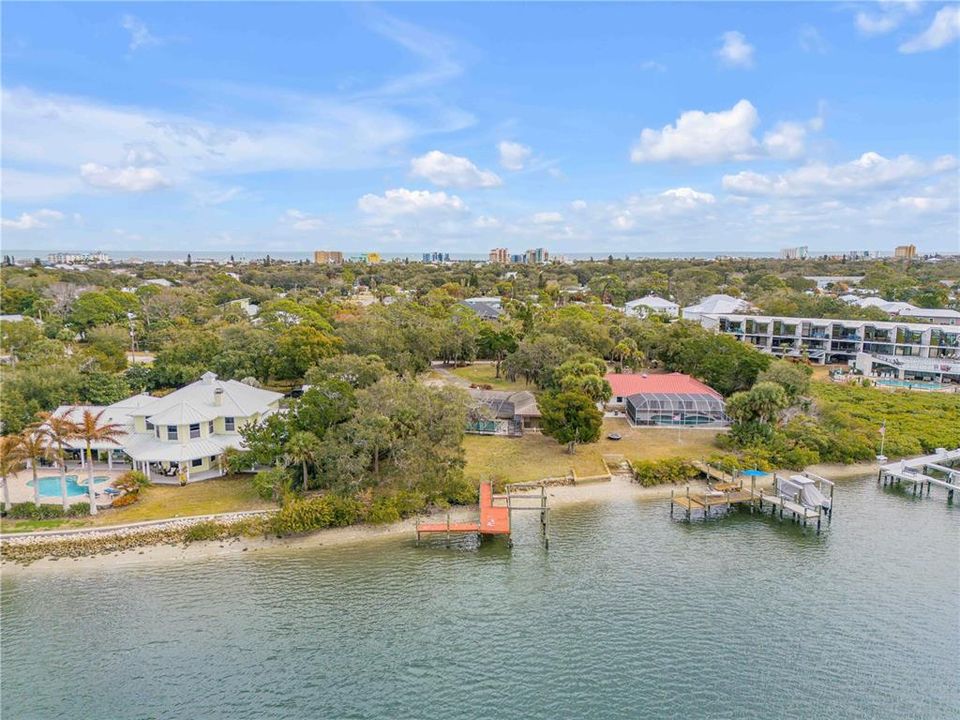 На продажу: $6,500,000 (0.65 acres)