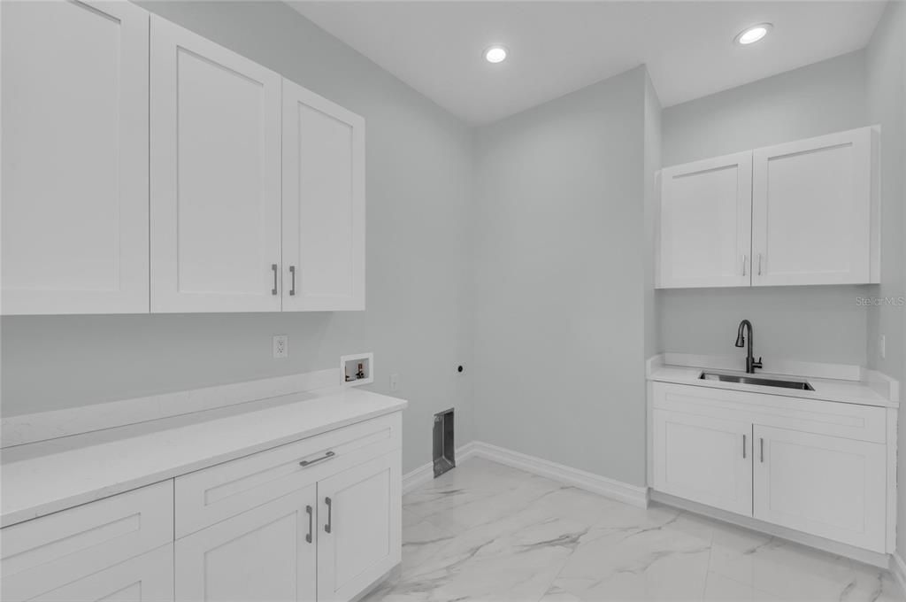En Venta: $1,350,000 (4 camas, 3 baños, 2643 Pies cuadrados)
