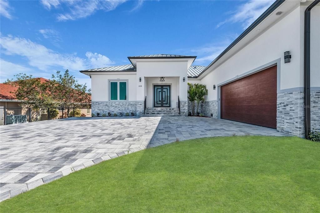 En Venta: $1,350,000 (4 camas, 3 baños, 2643 Pies cuadrados)