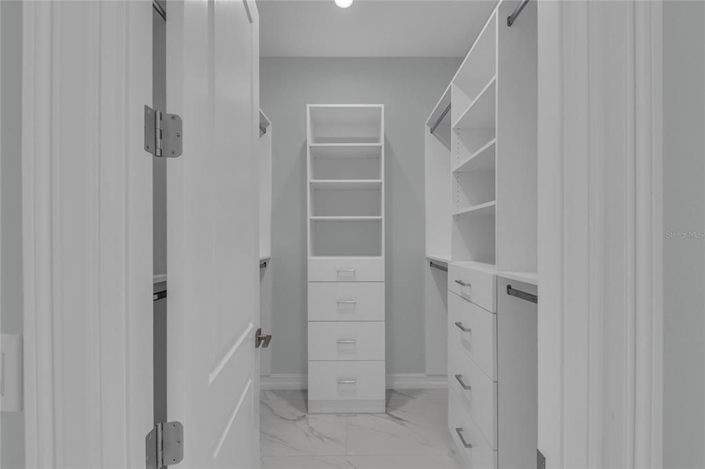 En Venta: $1,350,000 (4 camas, 3 baños, 2643 Pies cuadrados)