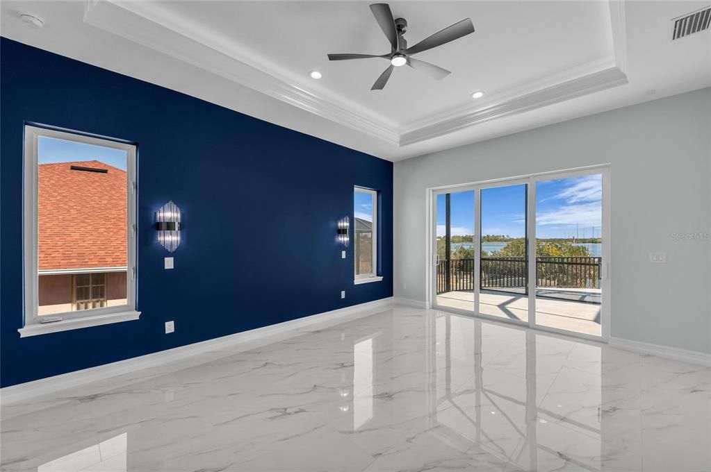 En Venta: $1,350,000 (4 camas, 3 baños, 2643 Pies cuadrados)