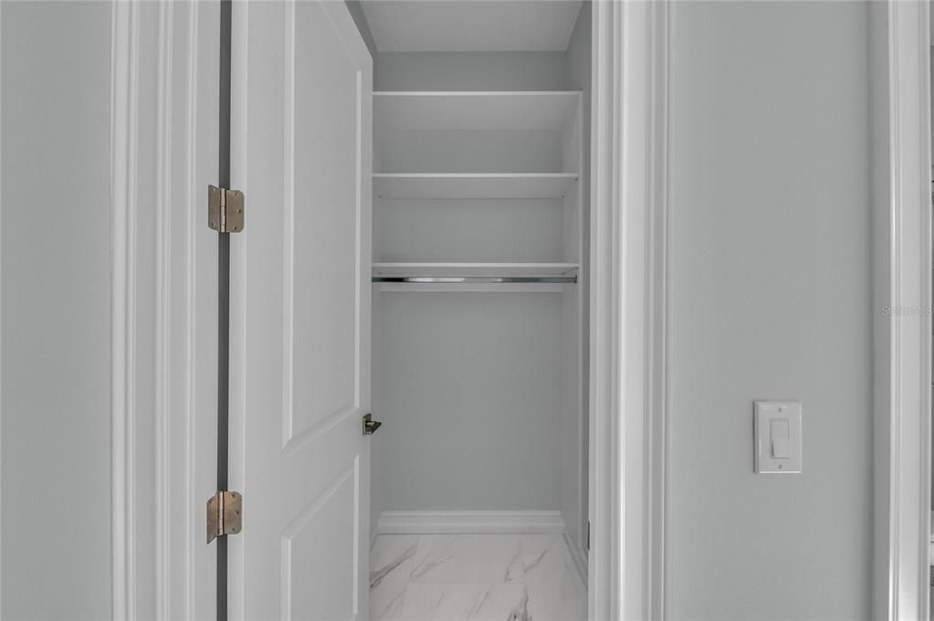 En Venta: $1,350,000 (4 camas, 3 baños, 2643 Pies cuadrados)