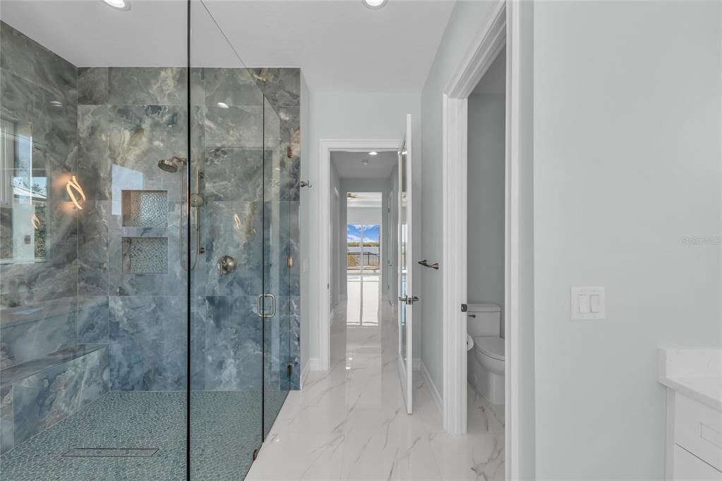 En Venta: $1,350,000 (4 camas, 3 baños, 2643 Pies cuadrados)