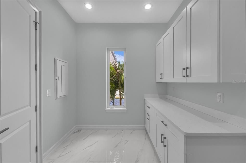 En Venta: $1,350,000 (4 camas, 3 baños, 2643 Pies cuadrados)
