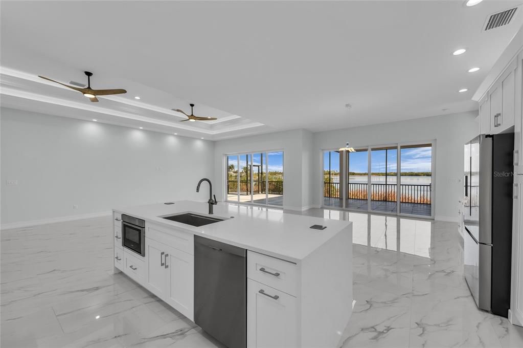 En Venta: $1,350,000 (4 camas, 3 baños, 2643 Pies cuadrados)