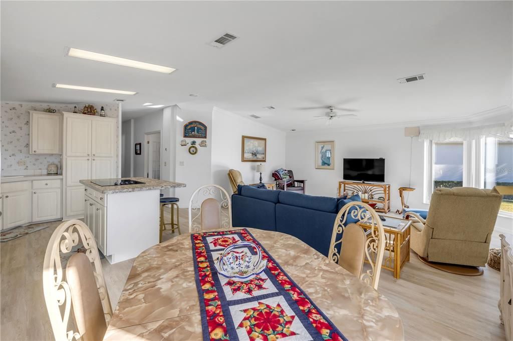 На продажу: $315,000 (2 спален, 2 ванн, 1561 Квадратных фут)