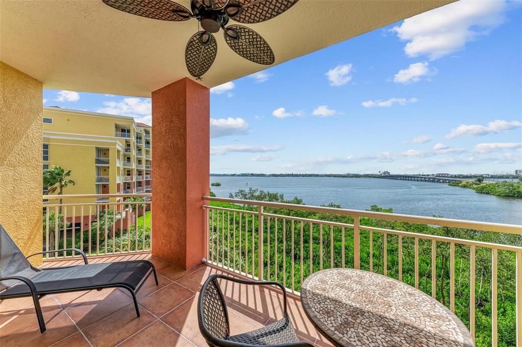 For Rent: $2,750 (2 beds, 2 baths, 1696 Square Feet)