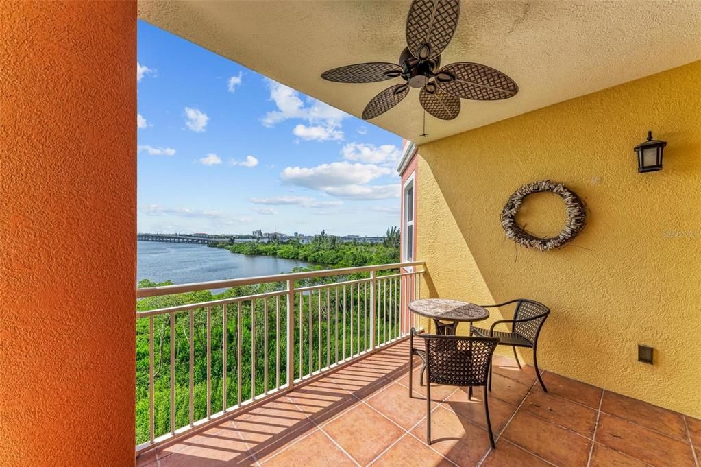 For Rent: $2,750 (2 beds, 2 baths, 1696 Square Feet)