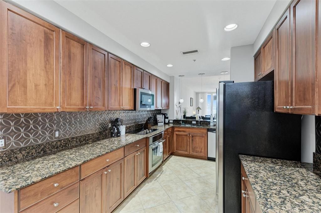 For Rent: $2,750 (2 beds, 2 baths, 1696 Square Feet)